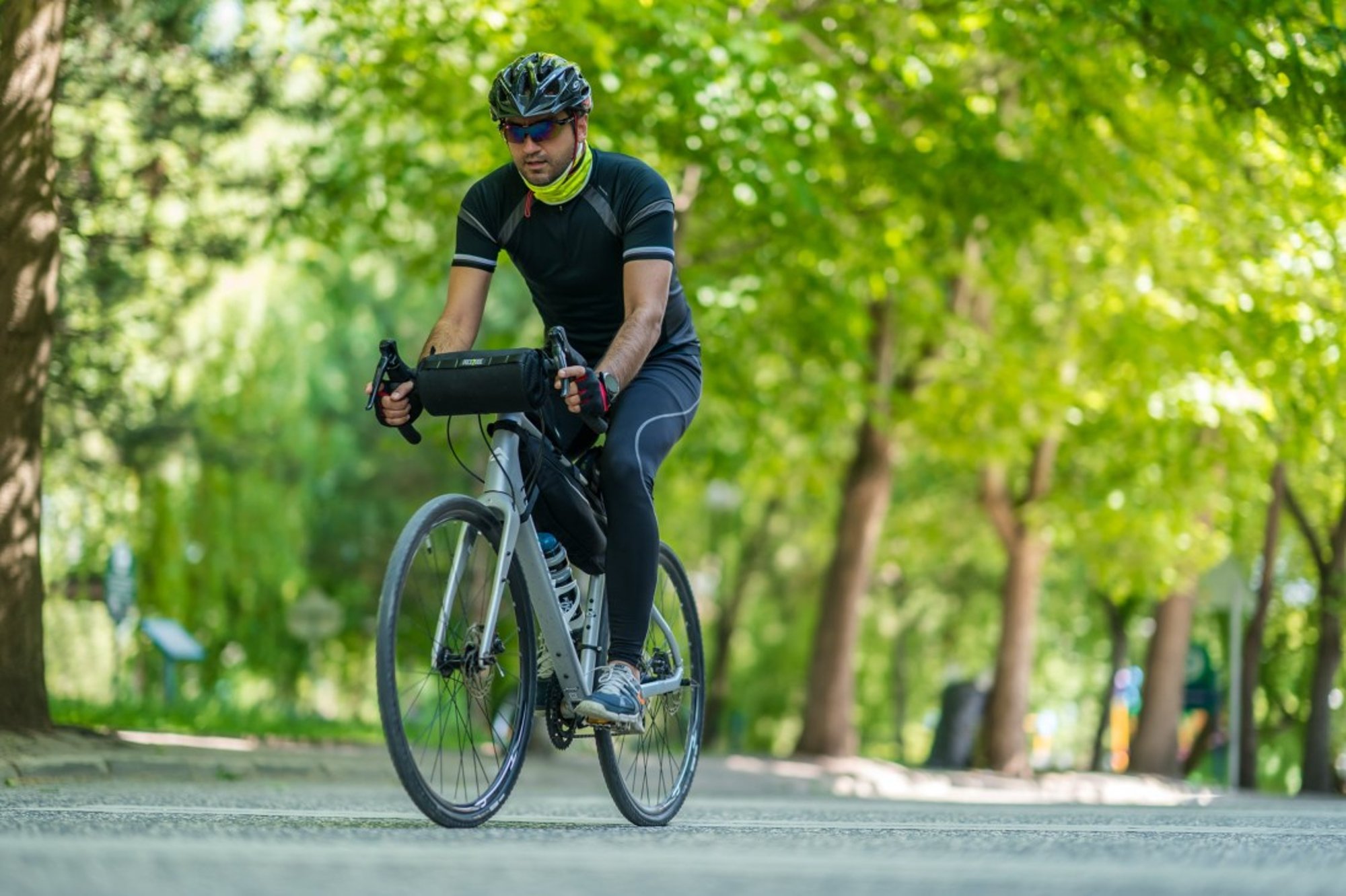 muž na bicykli