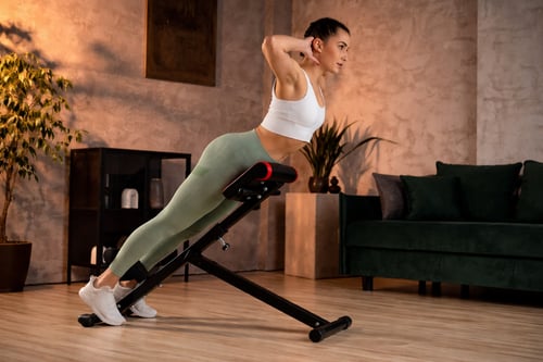 Posilňovacia lavica na brucho - má zmysel, alebo je lepší univerzálny model