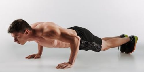 Ako správne cvičiť kľuky? Ako sa naučiť kľuky, základná technika a varianty klikov