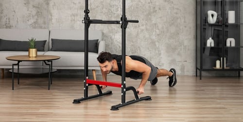 Dipy alebo kľuky: ktoré cvičenie je lepšie pre hornú časť tela?