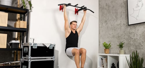 Ako cvičiť na hrazde? Zhyby na hrazde pre začiatočníkov a pokročilých