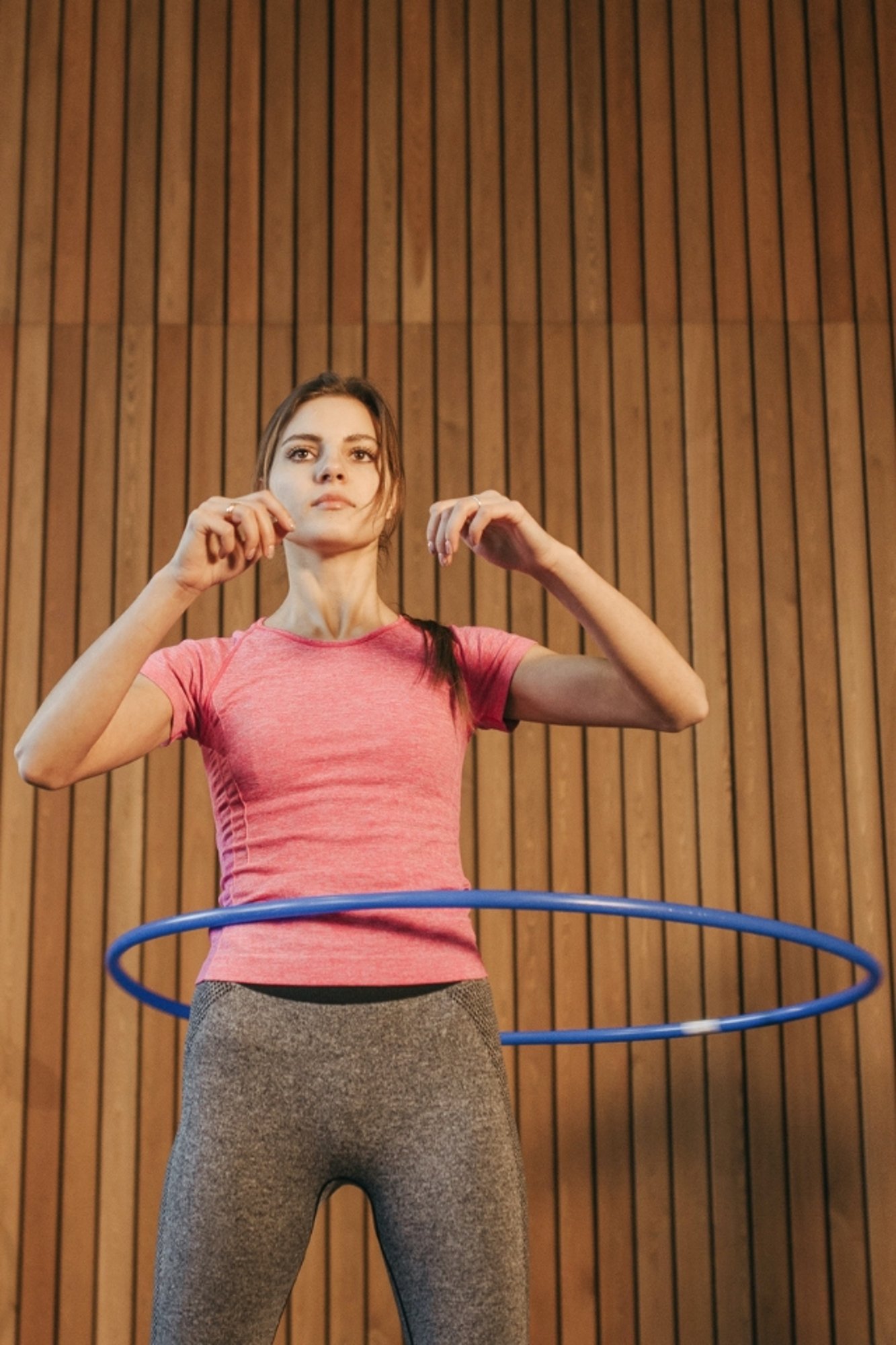 cvičenie s hula-hoop